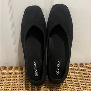 VIVAIA Margot 2.0 square-toe v-cut flats in black